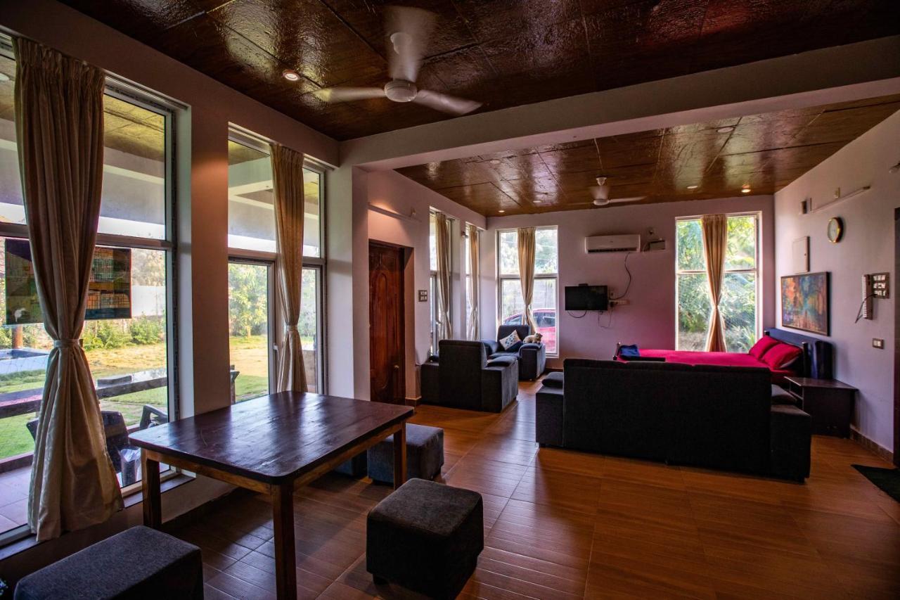Waves Beach House 蓬蒂切里 外观 照片
