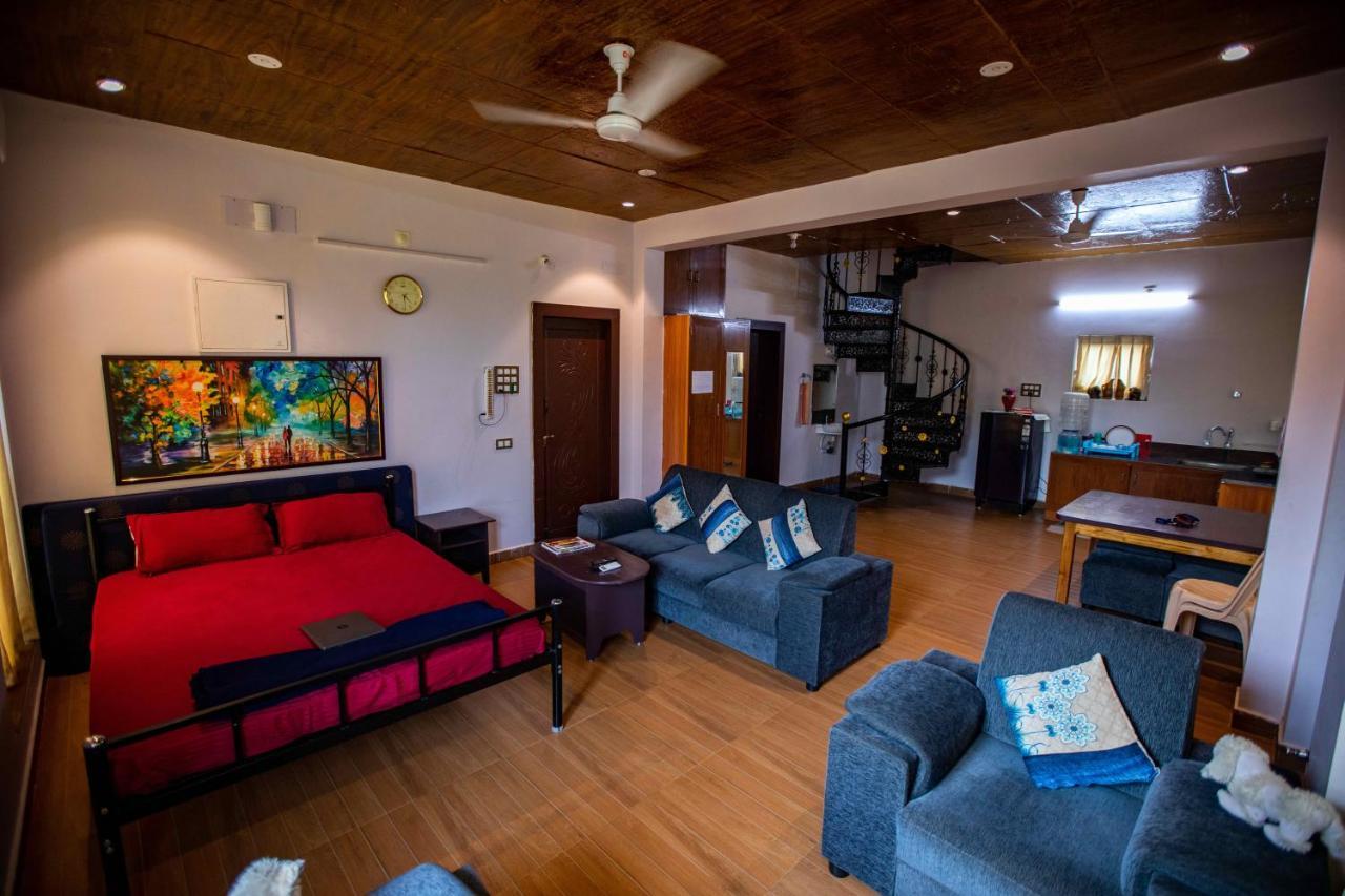 Waves Beach House 蓬蒂切里 外观 照片