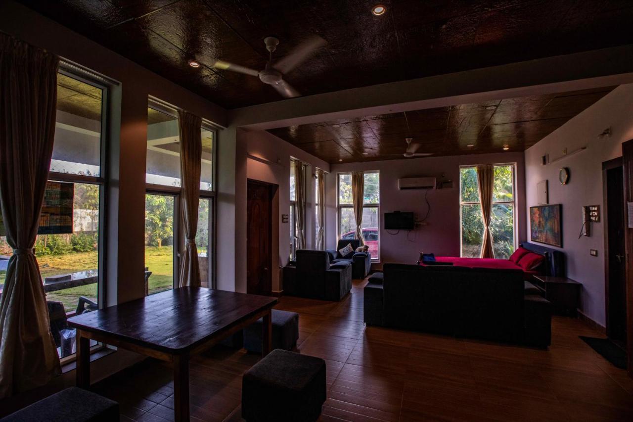 Waves Beach House 蓬蒂切里 外观 照片