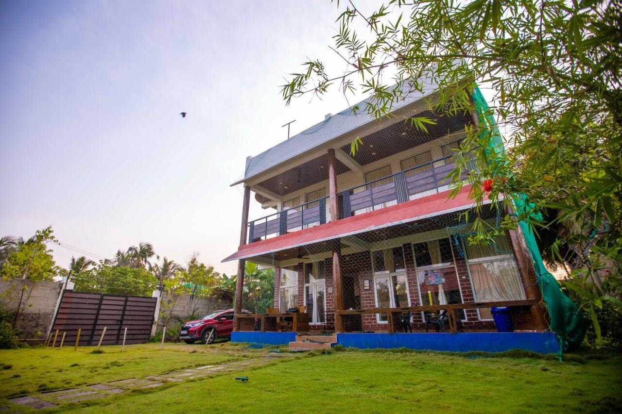 Waves Beach House 蓬蒂切里 外观 照片