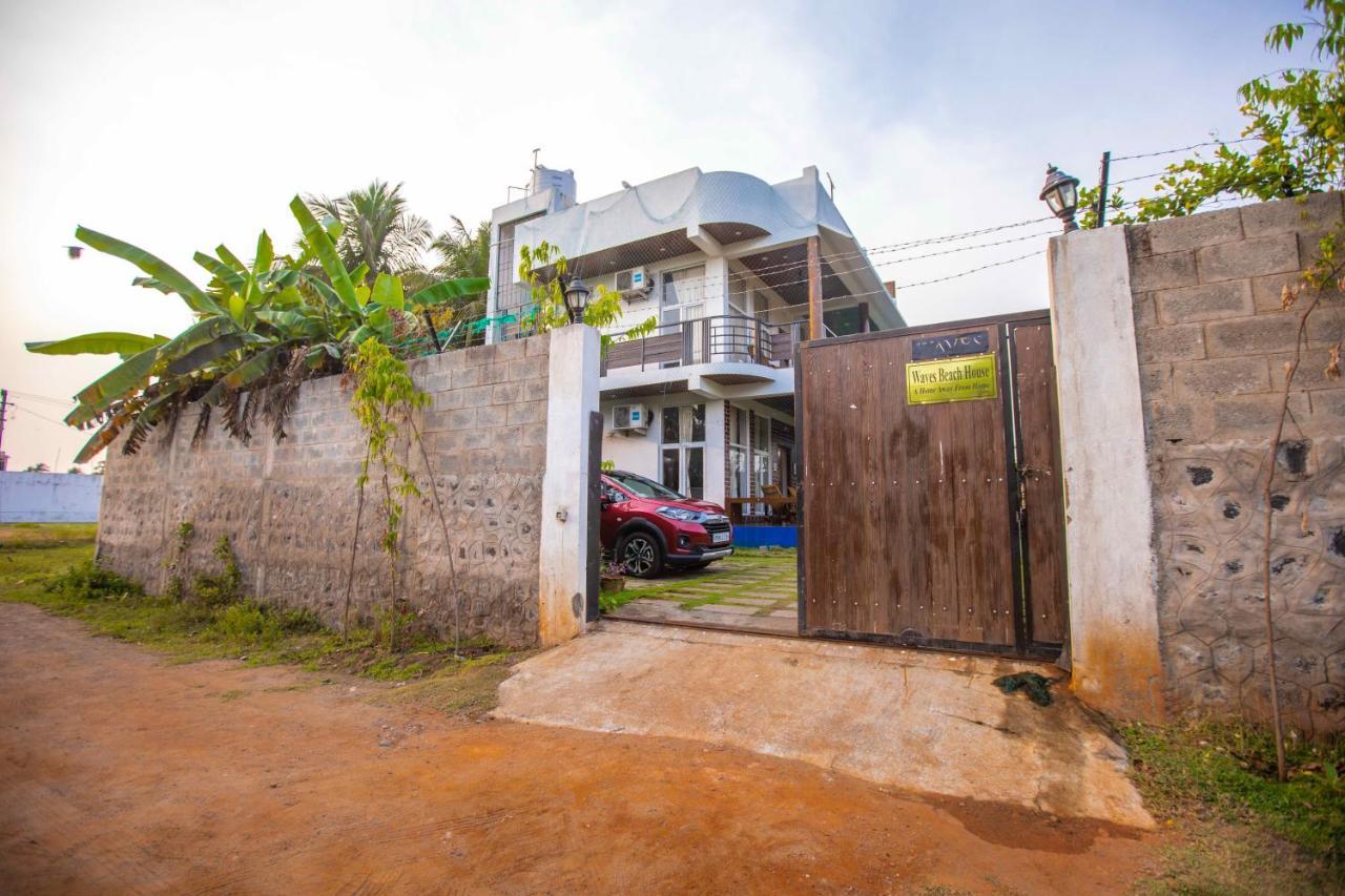 Waves Beach House 蓬蒂切里 外观 照片