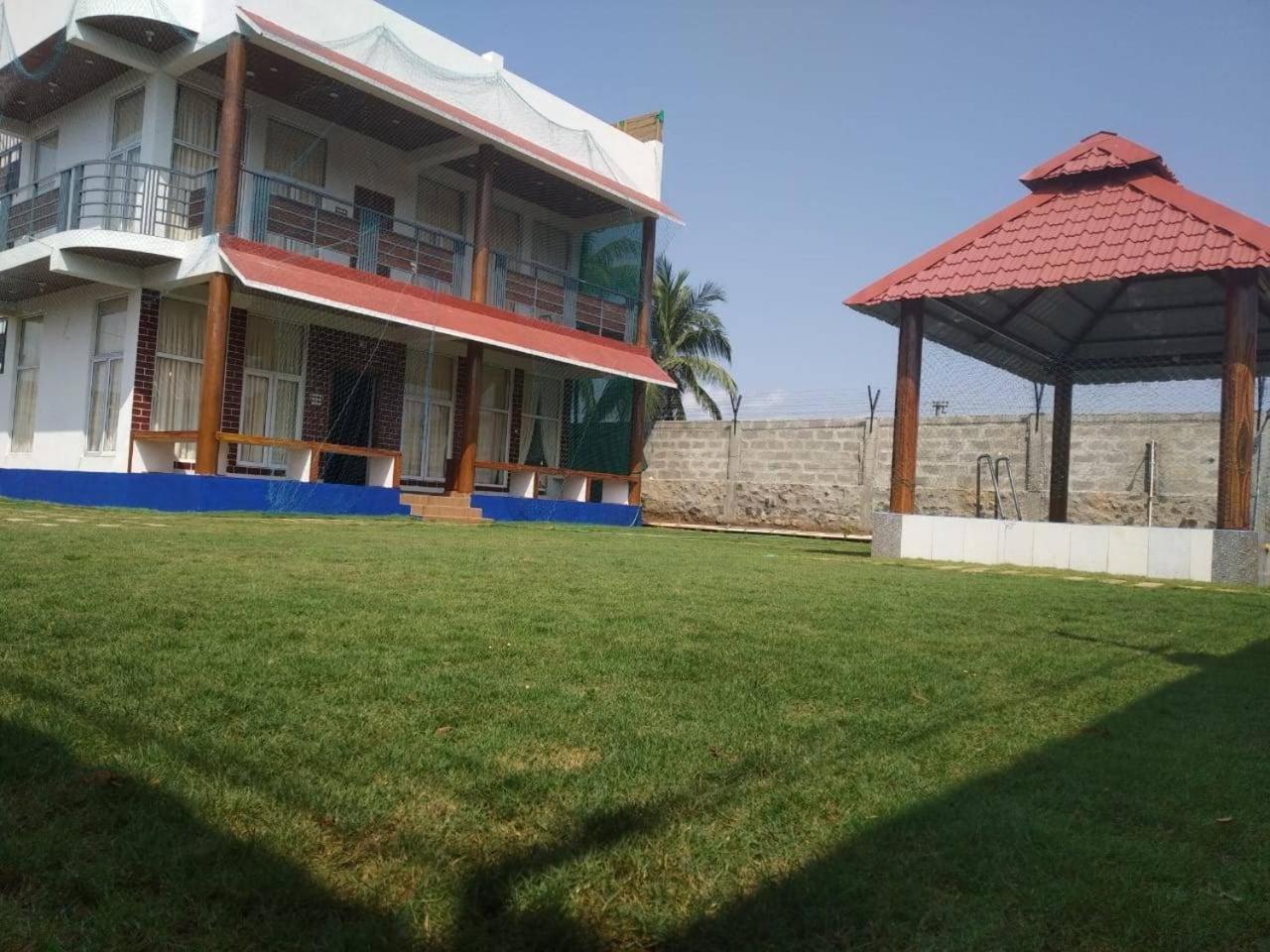 Waves Beach House 蓬蒂切里 外观 照片