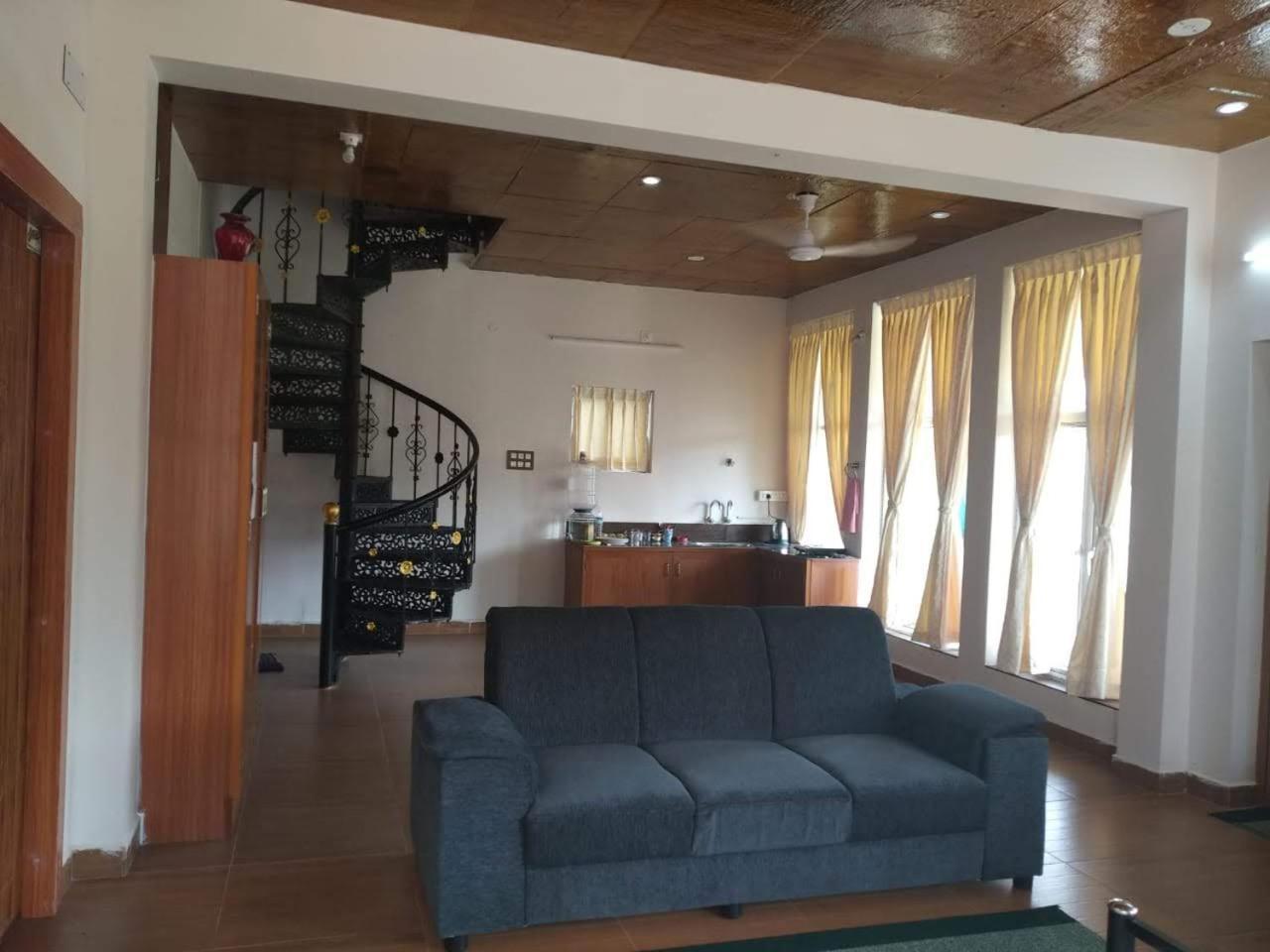Waves Beach House 蓬蒂切里 外观 照片