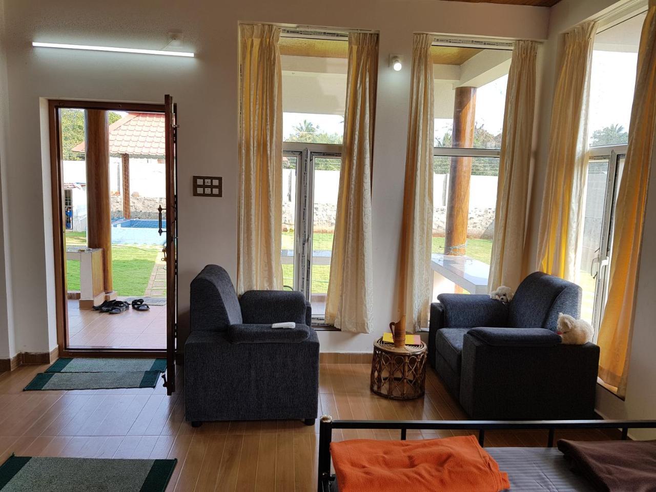 Waves Beach House 蓬蒂切里 外观 照片