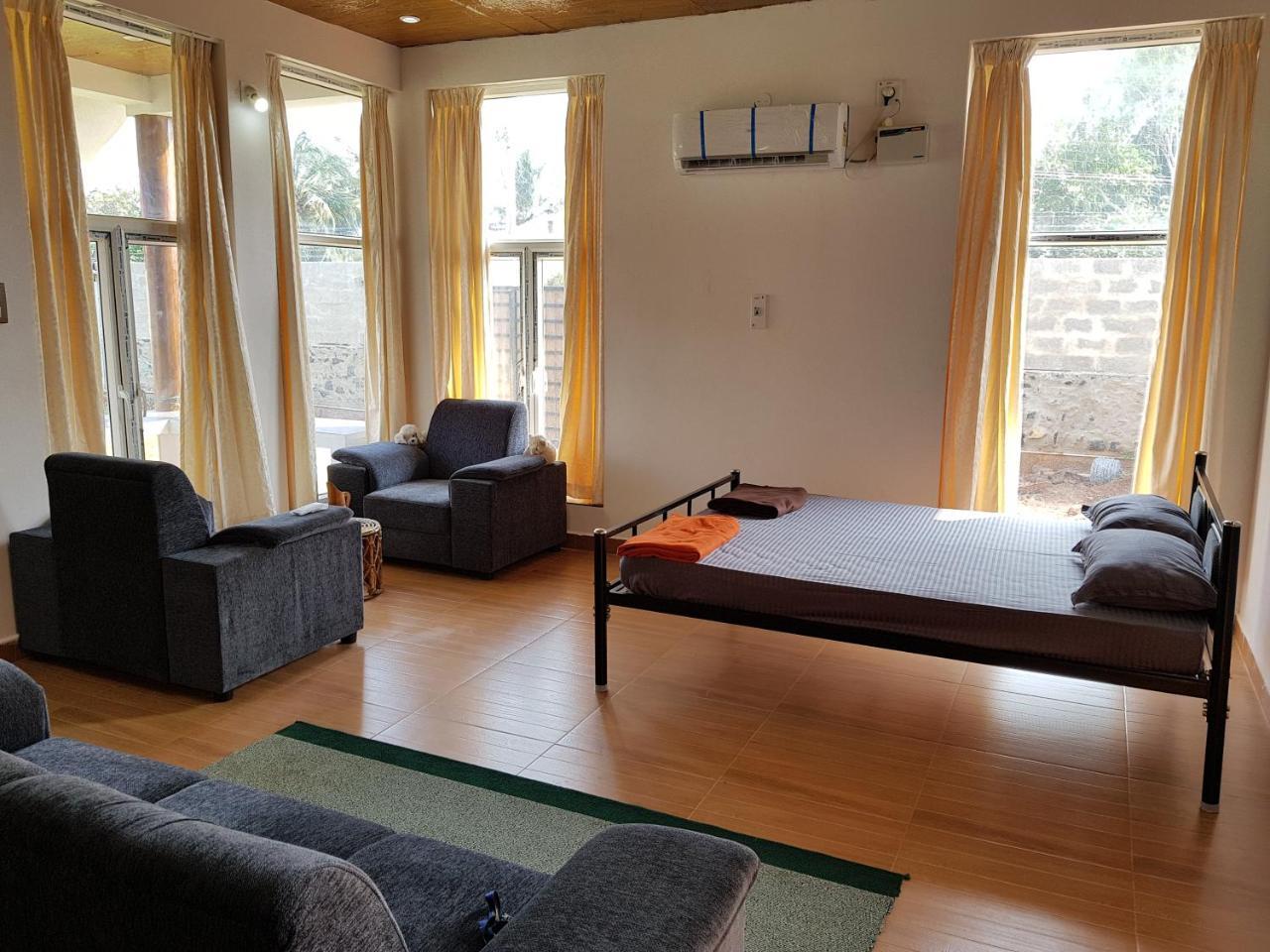 Waves Beach House 蓬蒂切里 外观 照片