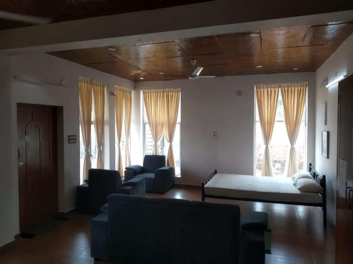 Waves Beach House 蓬蒂切里 外观 照片