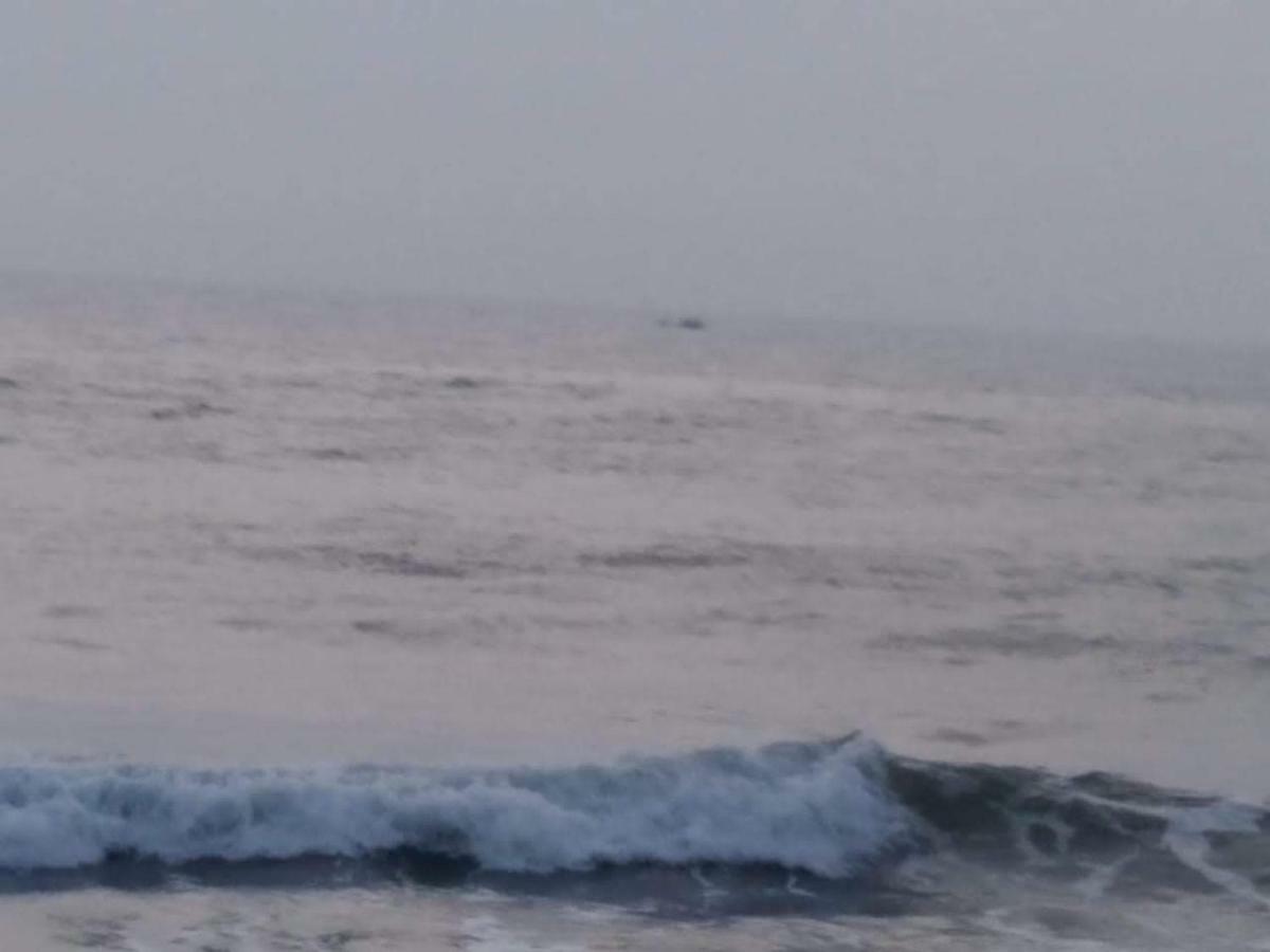 Waves Beach House 蓬蒂切里 外观 照片
