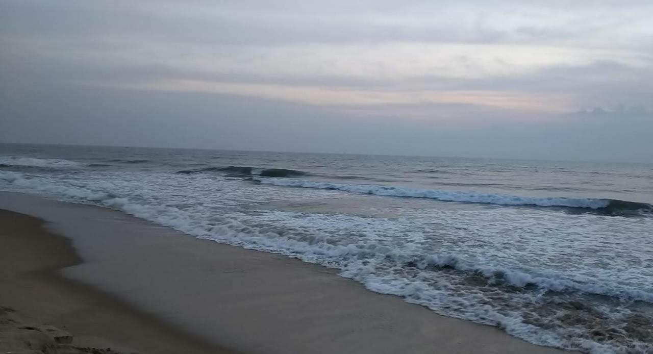 Waves Beach House 蓬蒂切里 外观 照片
