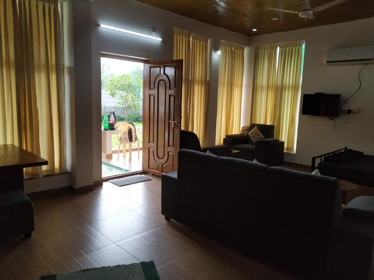 Waves Beach House 蓬蒂切里 外观 照片