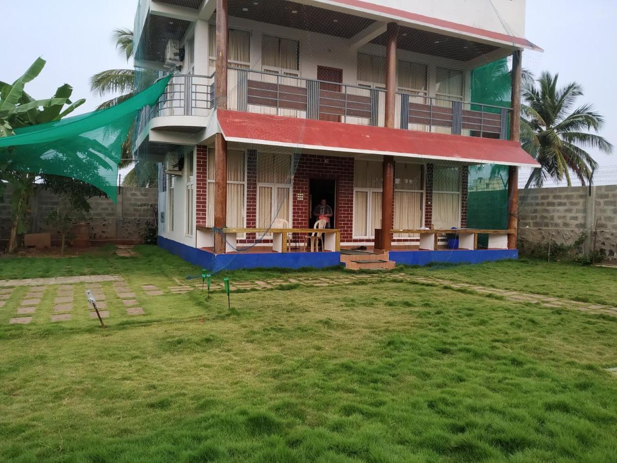 Waves Beach House 蓬蒂切里 外观 照片